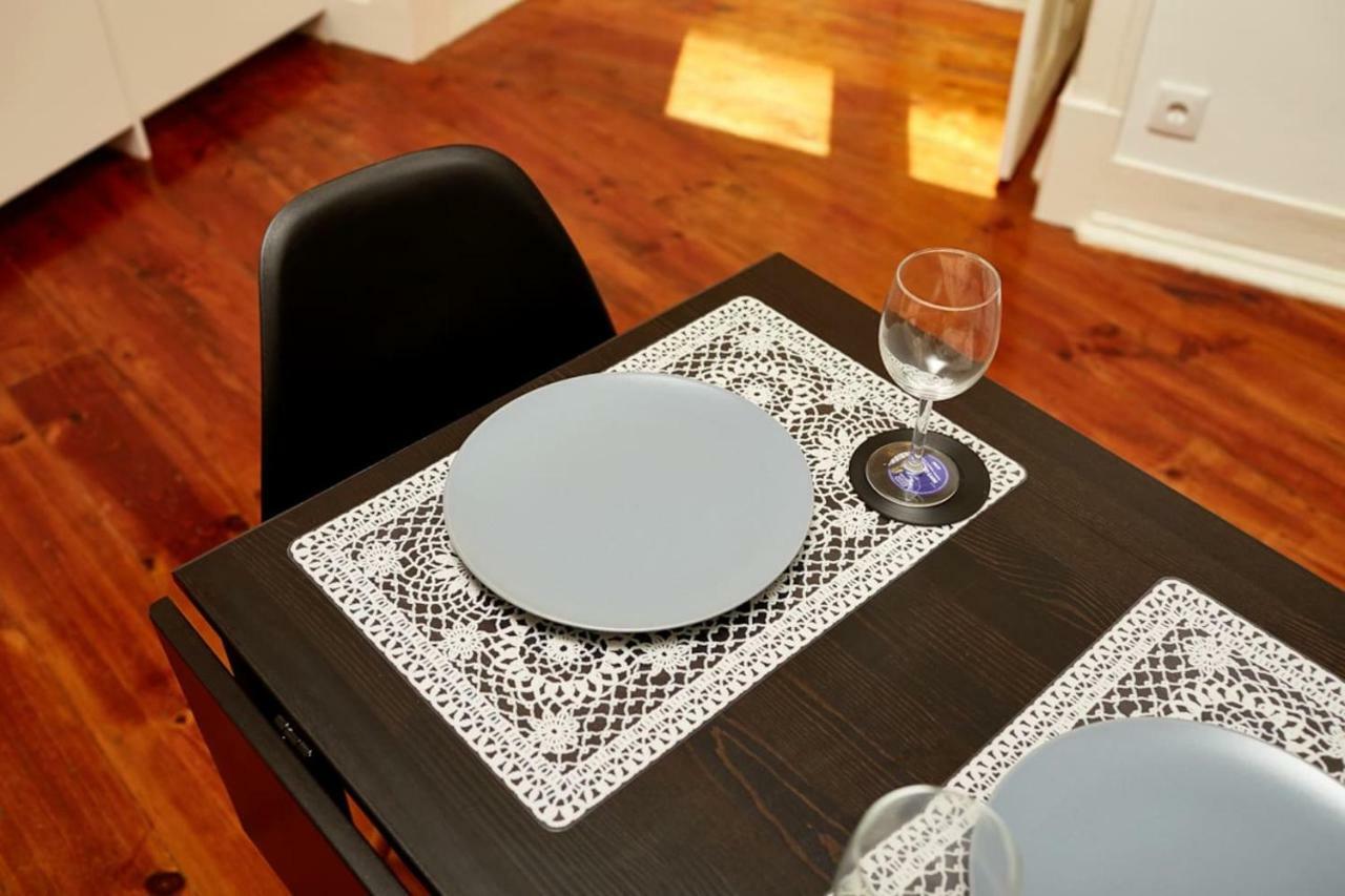 Charming One Bedroom Flat Lisbona Esterno foto