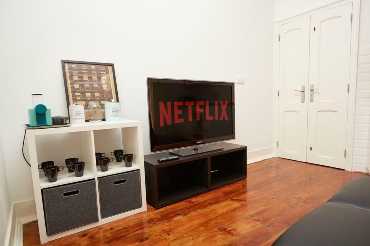 Charming One Bedroom Flat Lisbona Esterno foto